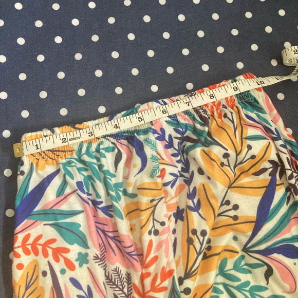 Girls’ Outfit Set: Pink top with floral shorts and pants - Picture 10 of 12